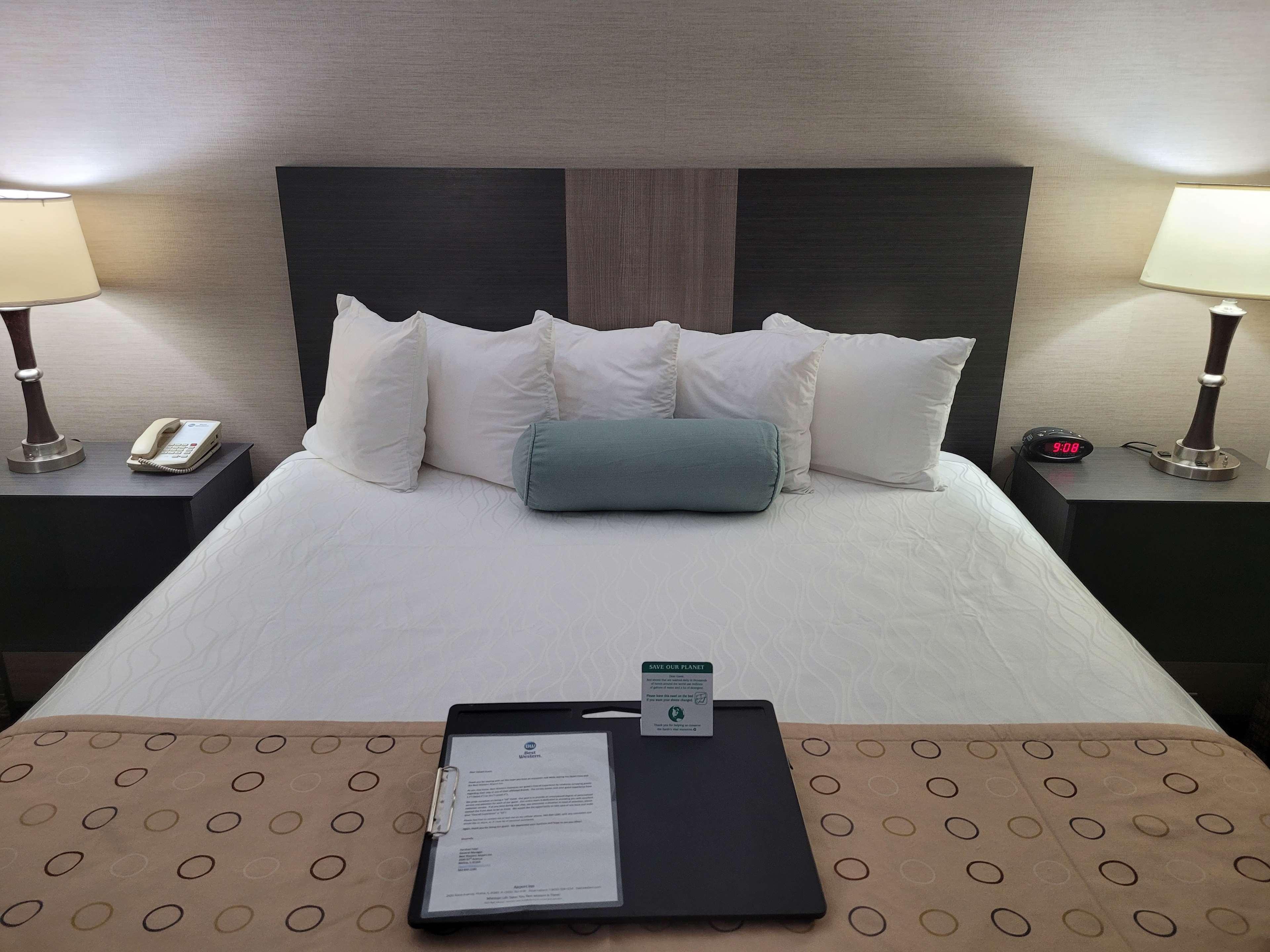 Best Western Airport Inn Молин Екстериор снимка