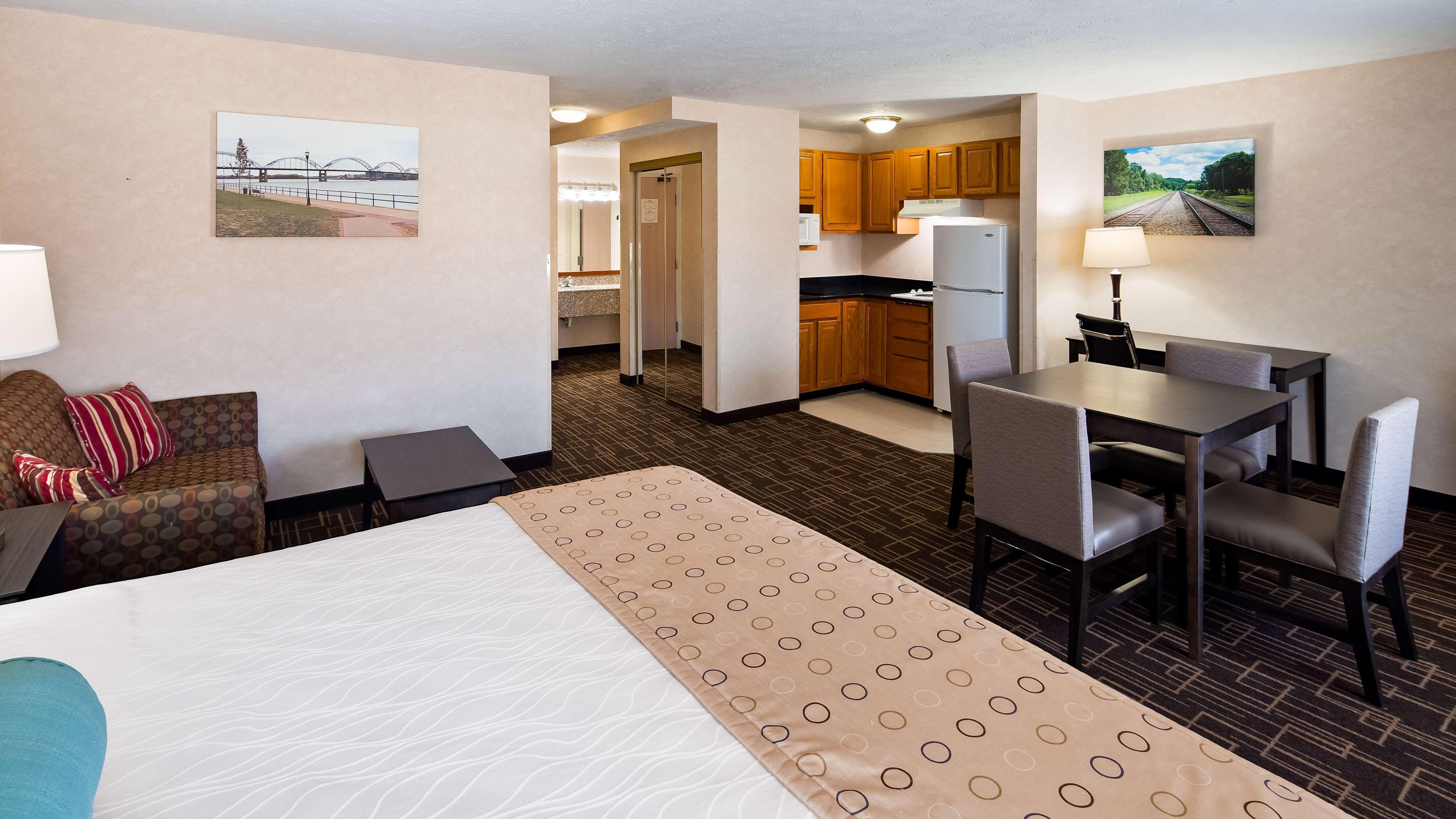 Best Western Airport Inn Молин Екстериор снимка