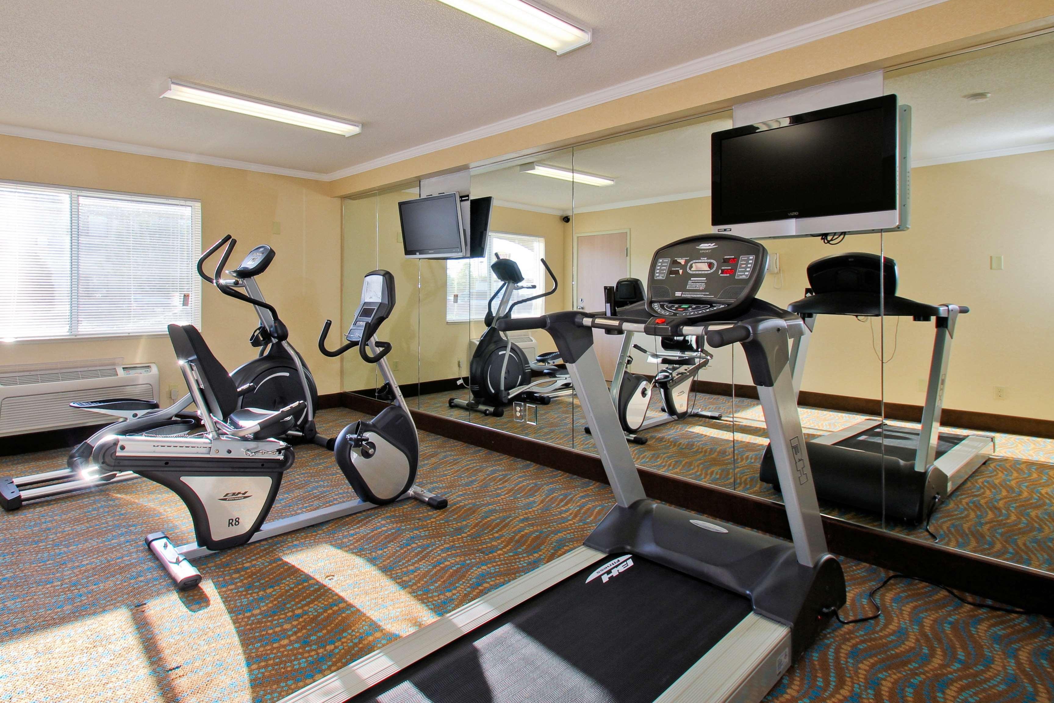Best Western Airport Inn Молин Екстериор снимка