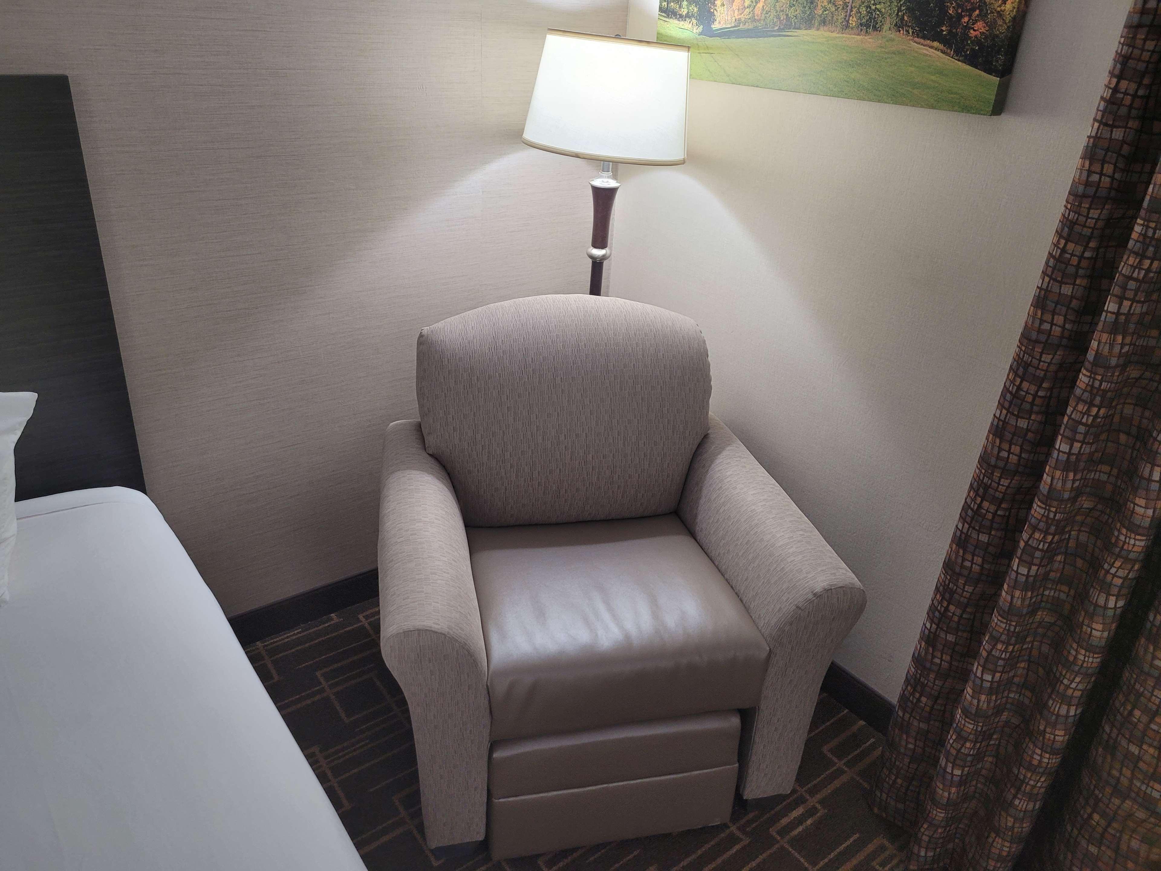 Best Western Airport Inn Молин Екстериор снимка