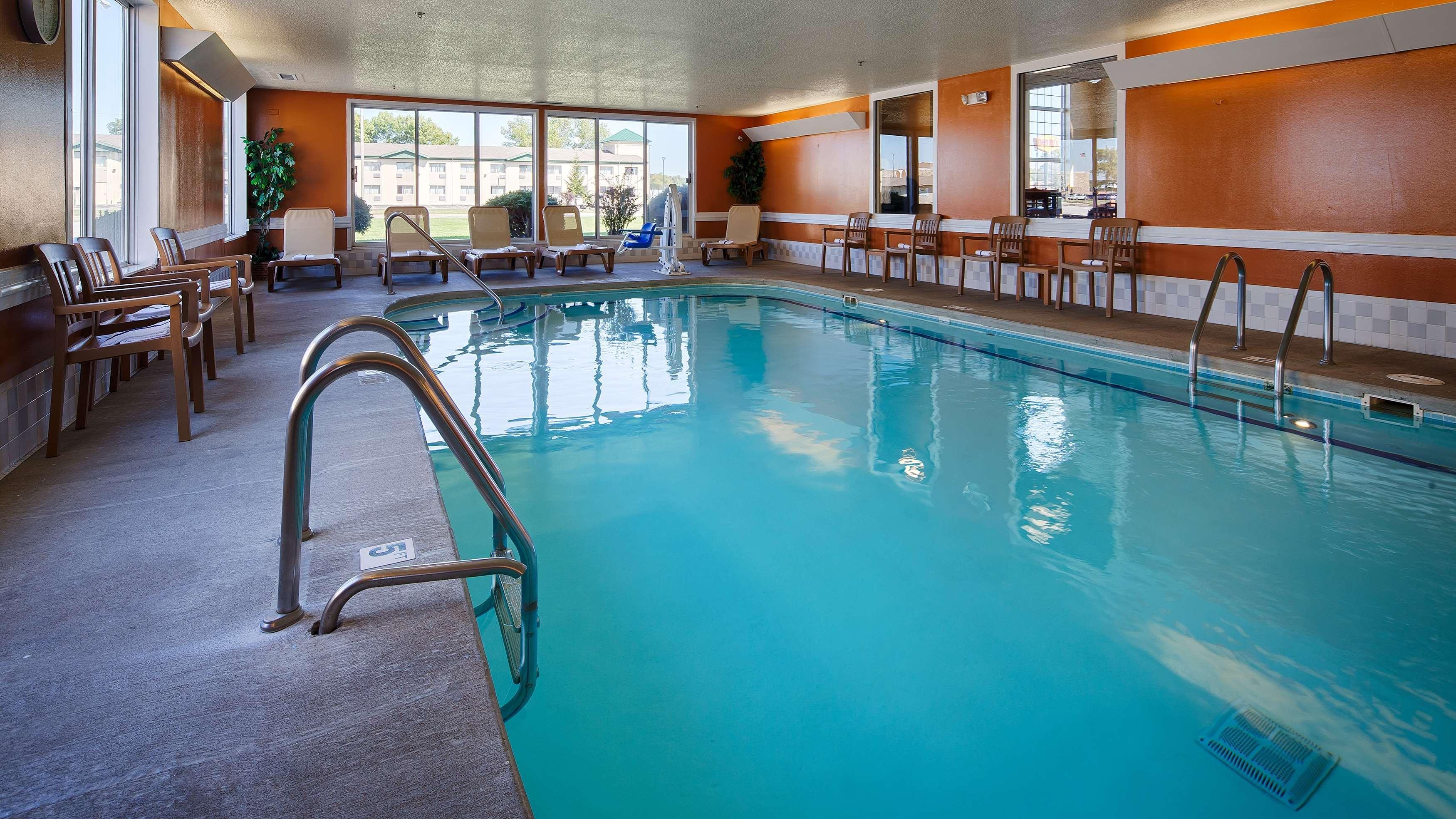 Best Western Airport Inn Молин Екстериор снимка