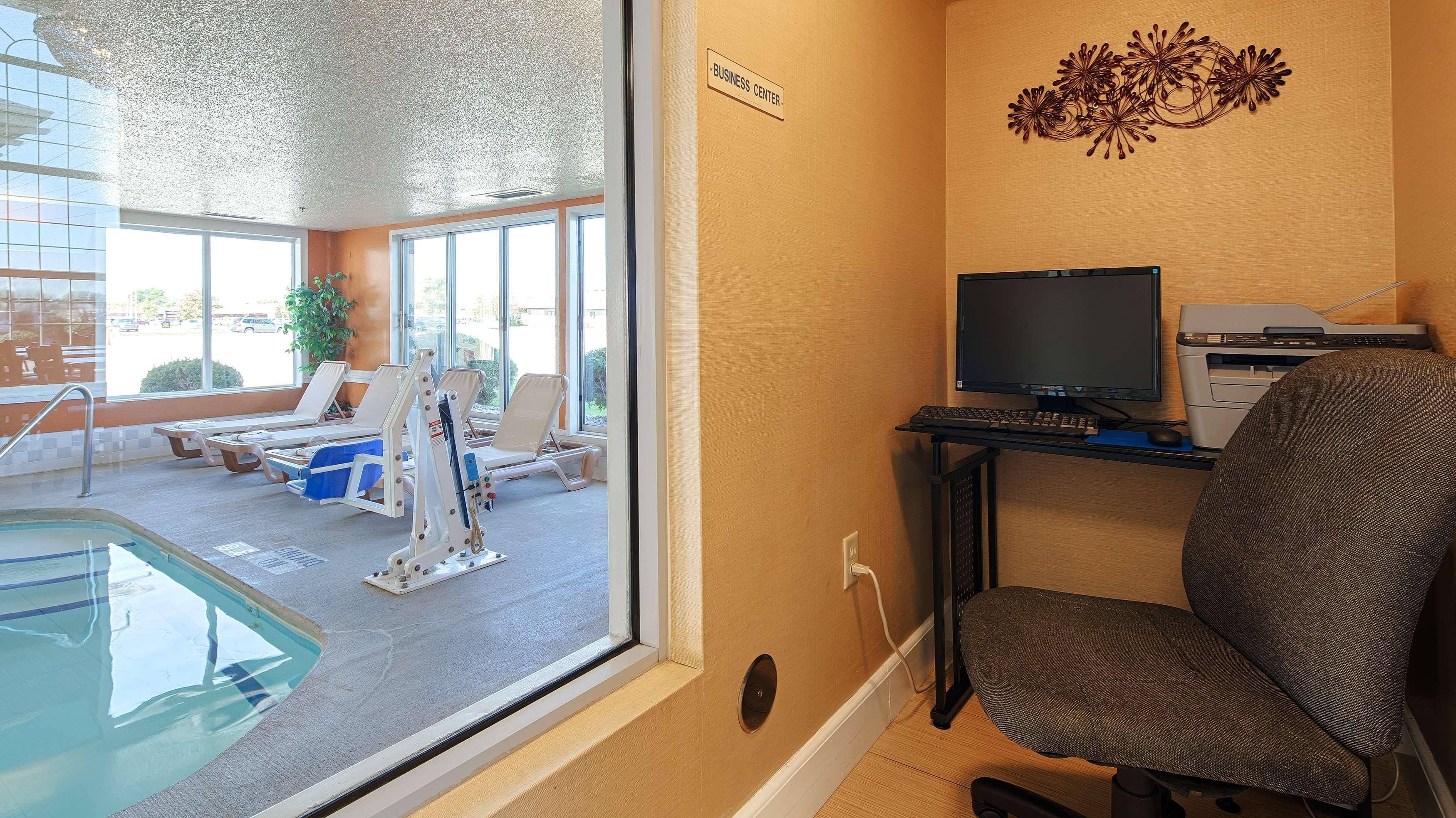 Best Western Airport Inn Молин Екстериор снимка