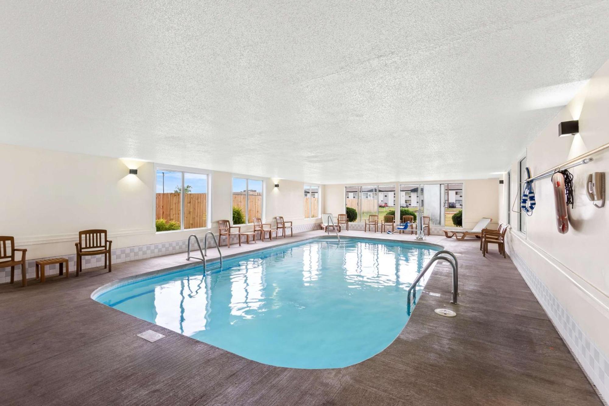 Best Western Airport Inn Молин Екстериор снимка