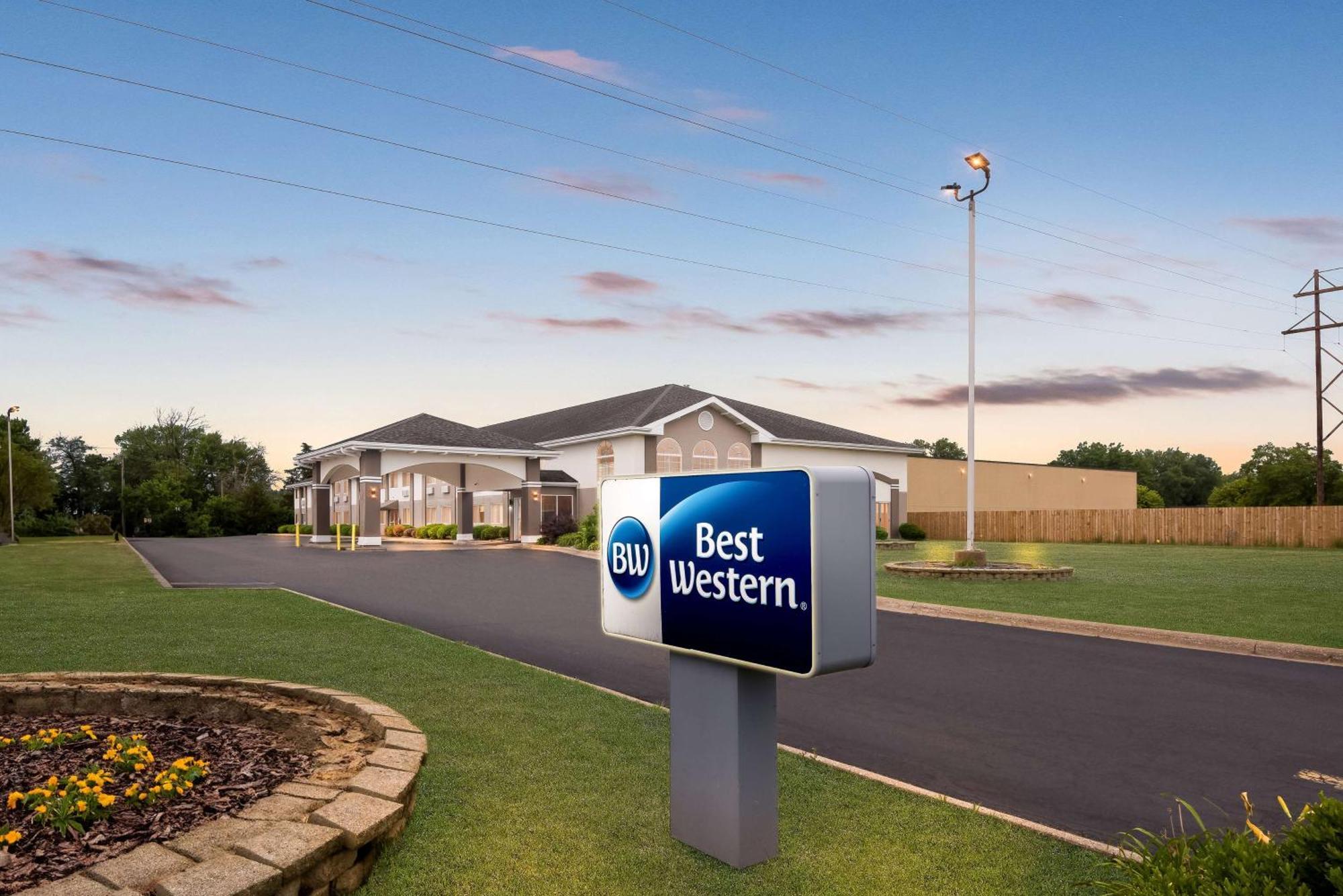 Best Western Airport Inn Молин Екстериор снимка